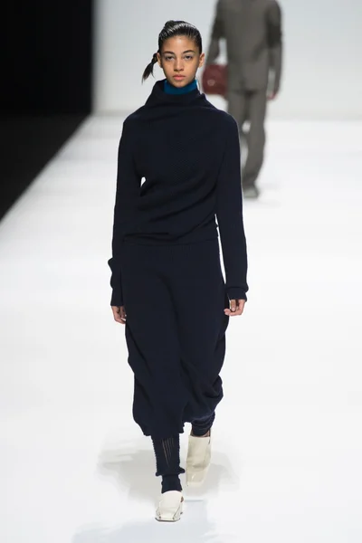 Look 16